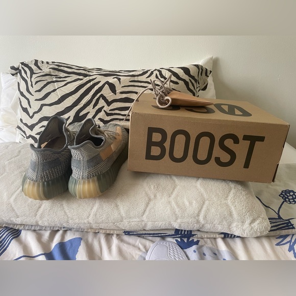 Yeezy 350 V2 Israfil - Picture 9 of 11